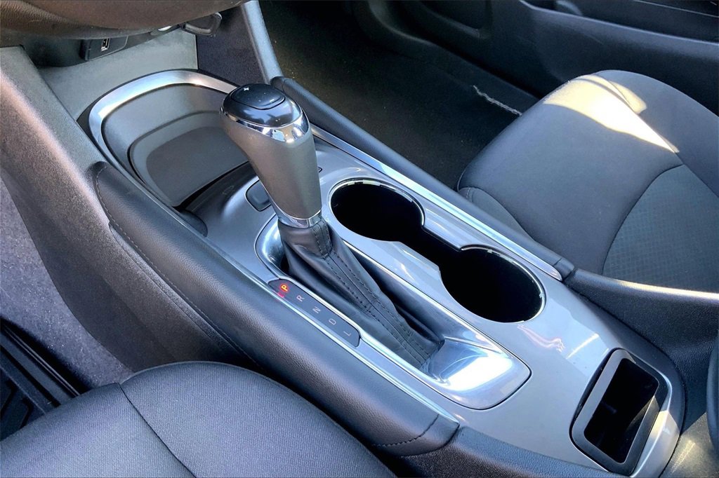 Used 2017 Chevrolet Malibu LT image 18