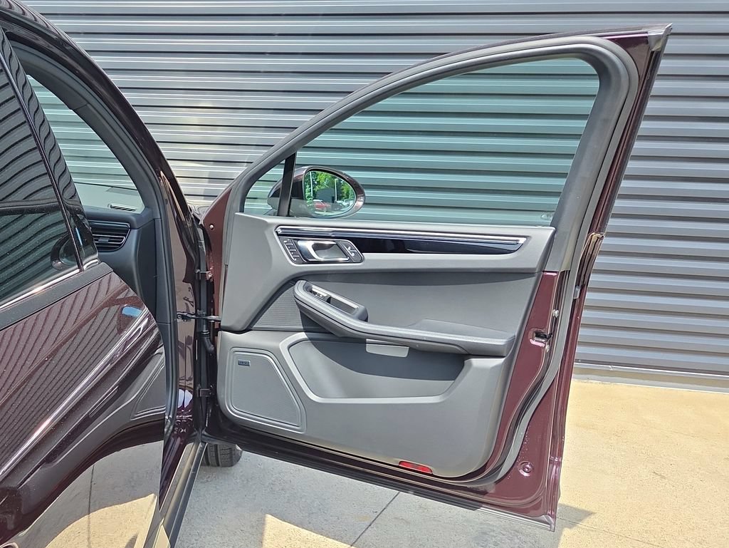 Certified 2026 Porsche Macan AWD/4WD image 20