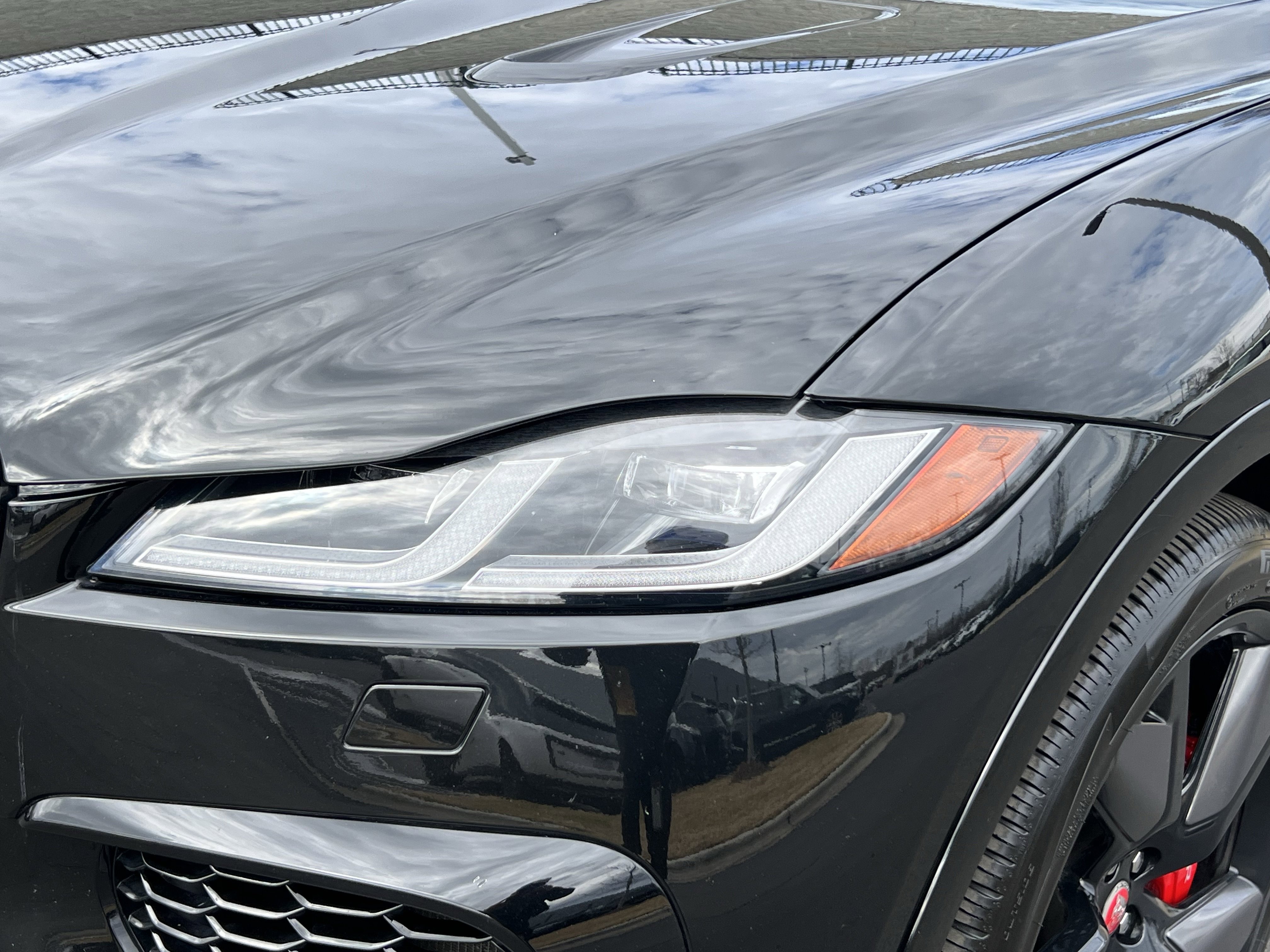 Used 2023 Jaguar F-PACE SVR image 12