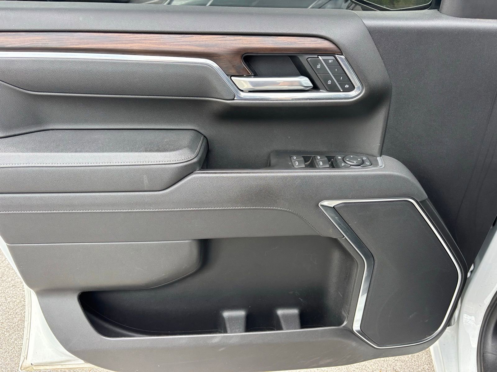 Used 2025 GMC Sierra 1500 SLT image 13