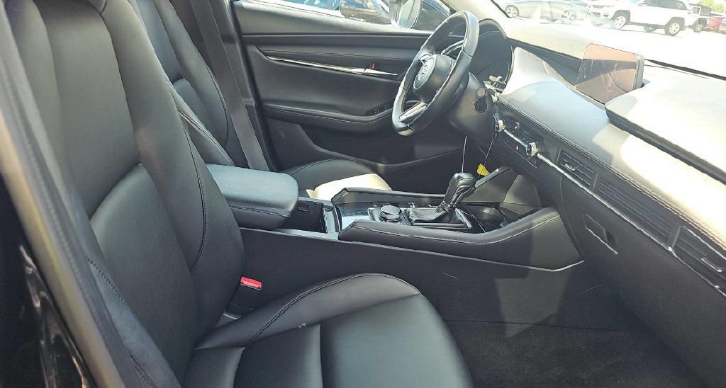 Used 2025 MAZDA MAZDA3 s FWD image 2