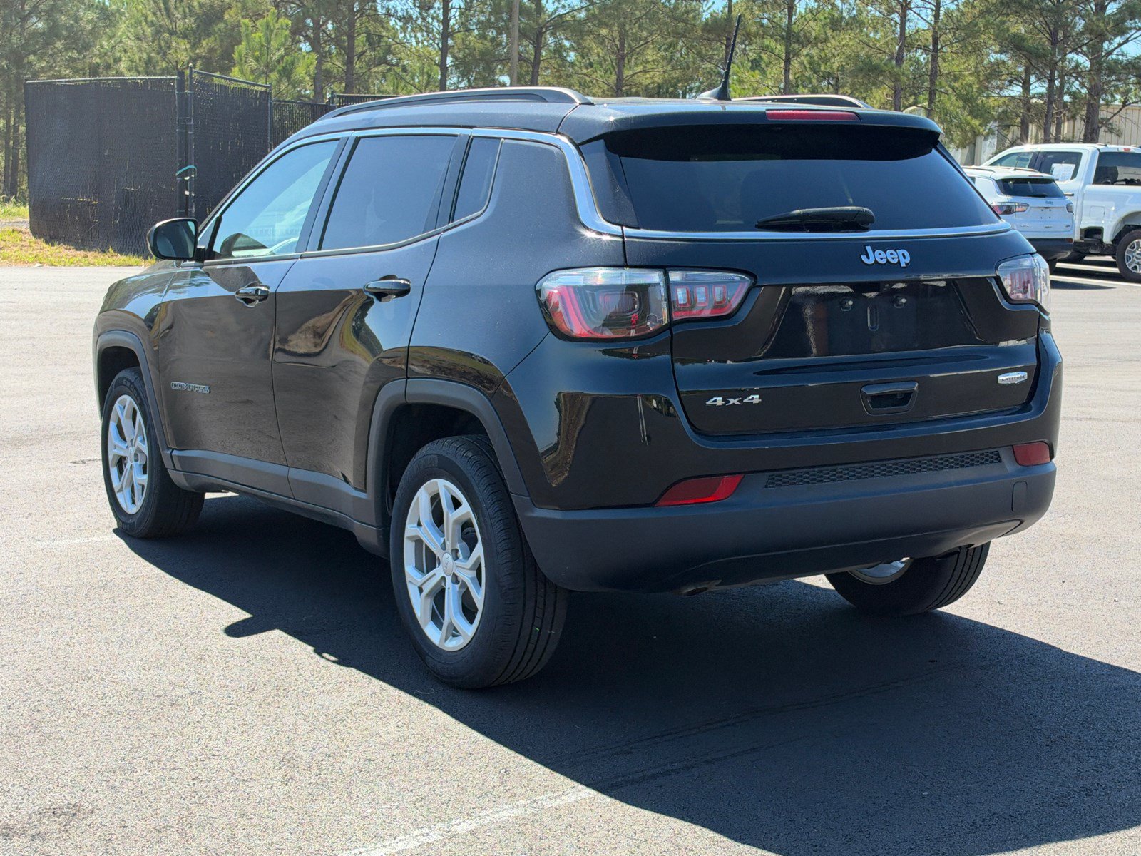 Used 2024 Jeep Compass Latitude AWD/4WD image 7