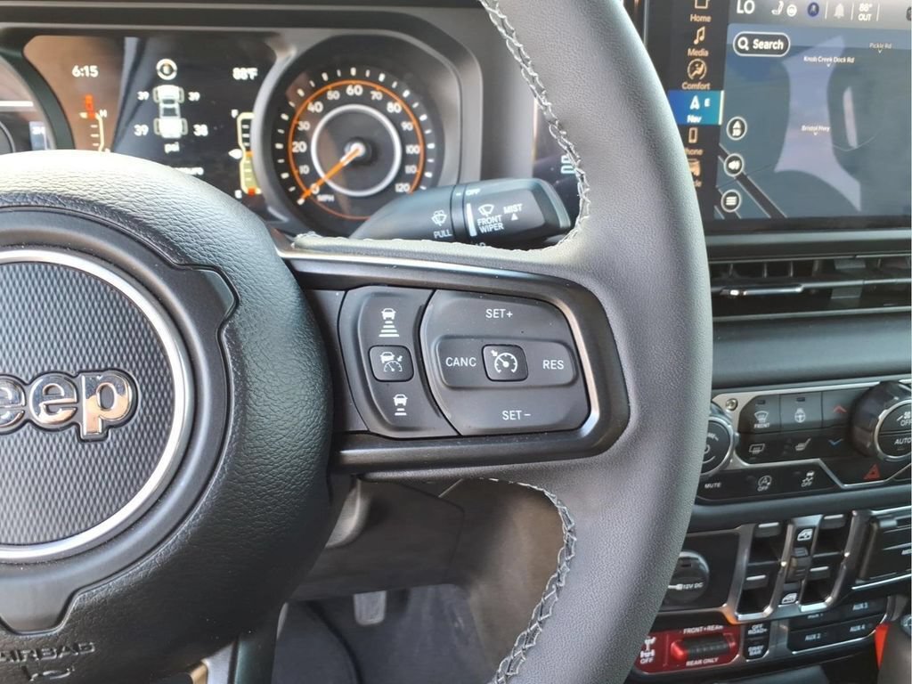 Used 2025 Jeep Gladiator Rubicon AWD/4WD image 25