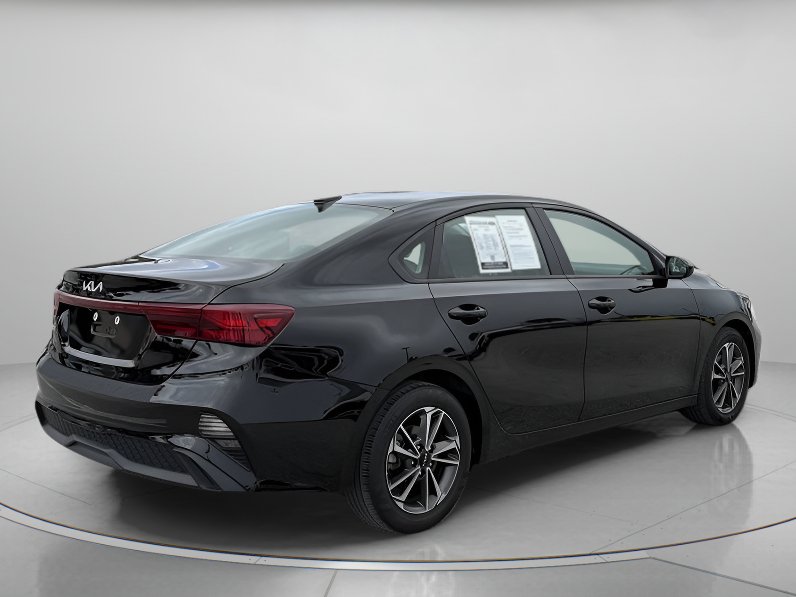 Used 2024 Kia Forte LXS FWD image 3