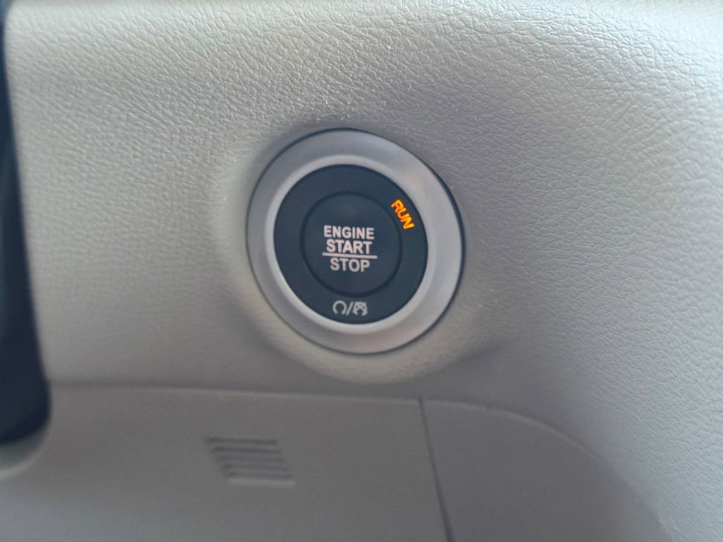 Certified 2023 Chrysler Pacifica Touring-L image 31