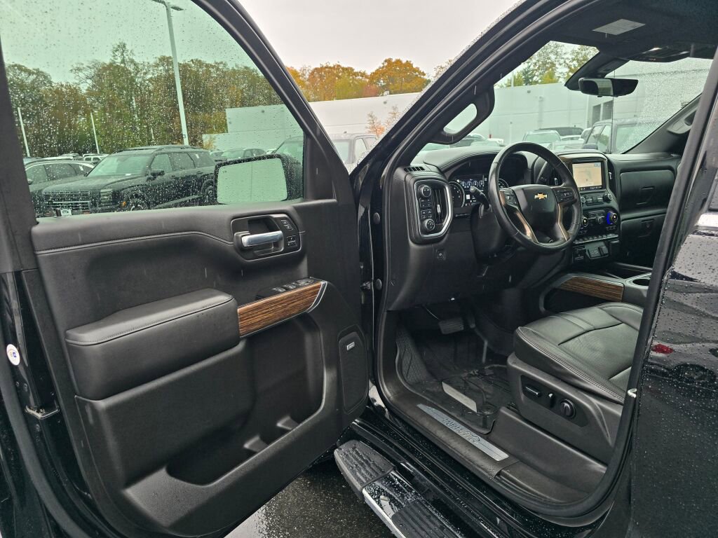 Used 2021 Chevrolet Silverado 1500 High Country w/ Technology Package image 19