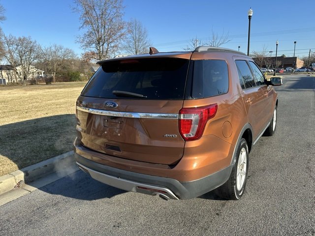 Used 2017 Ford Explorer XLT image 19