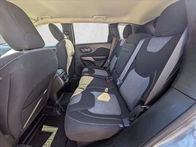 Used 2018 Jeep Cherokee Latitude image 12