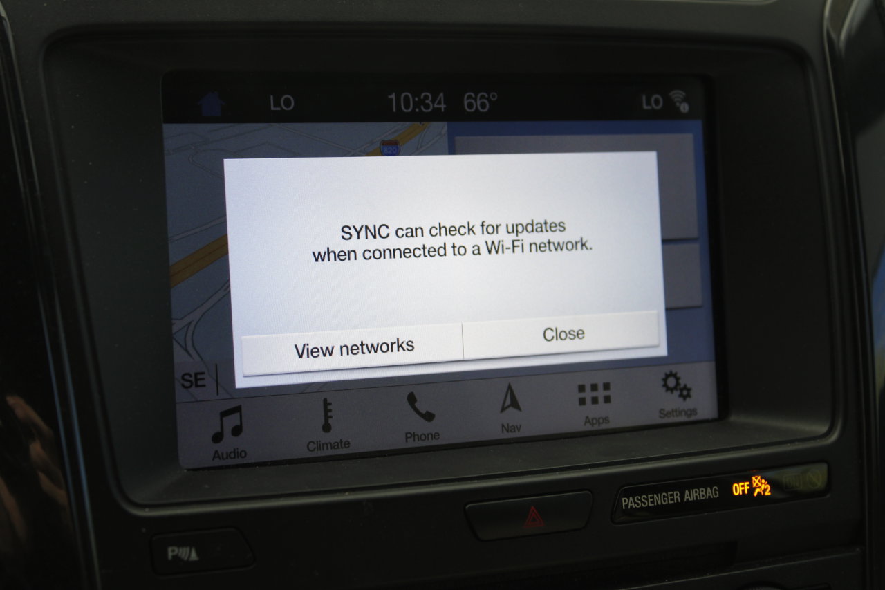 Used 2018 Ford Explorer XLT w/ Equipment Group 202A FWD image 15
