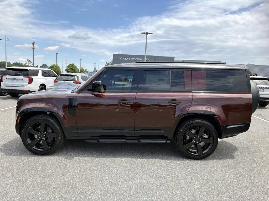 New 2026 Land Rover Defender 130 X-Dynamic SE AWD/4WD image 2