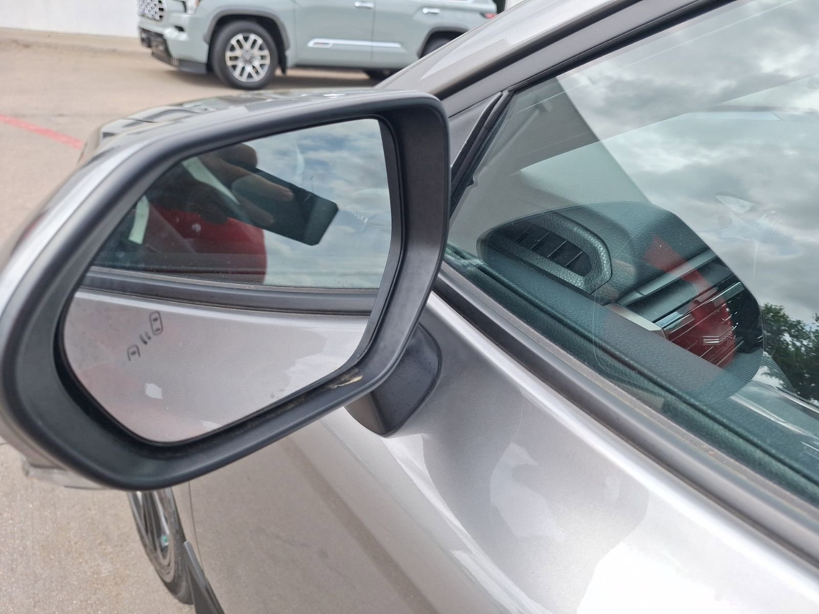 Used 2025 Toyota Camry SE w/ Convenience Package FWD image 14