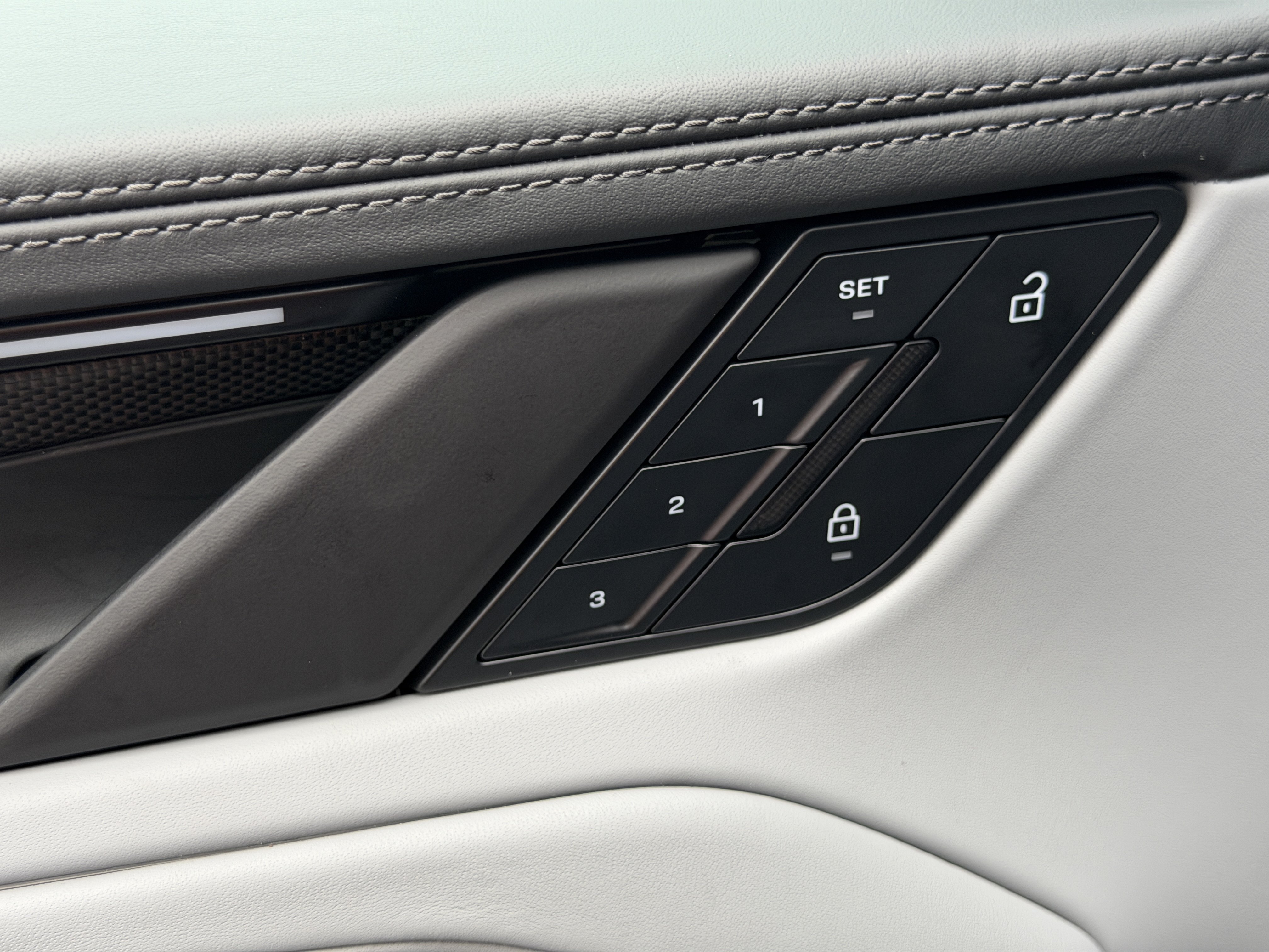 New 2026 Porsche Cayenne Turbo Electric AWD/4WD image 22