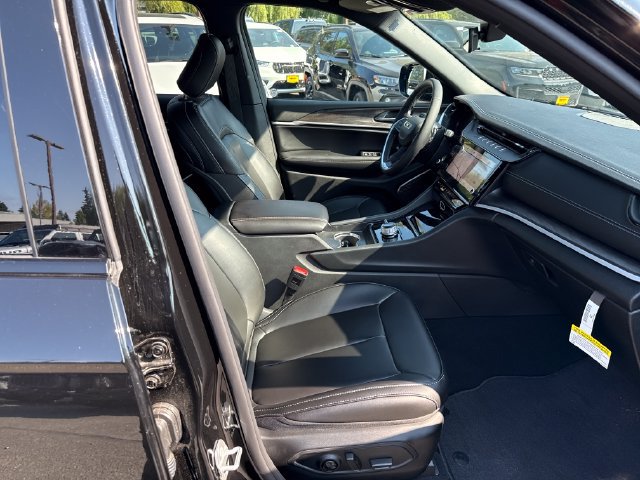 New 2026 Jeep Grand Cherokee L Limited w/ Trailer Tow Package AWD/4WD image 9