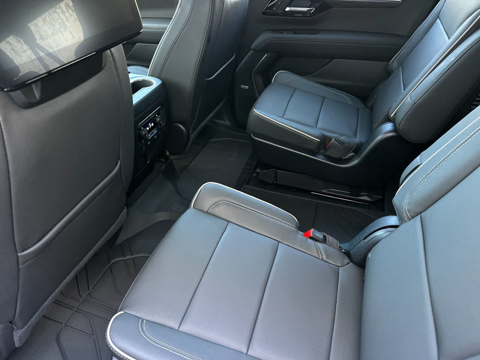 New 2026 Chevrolet Suburban Premier AWD/4WD image 4