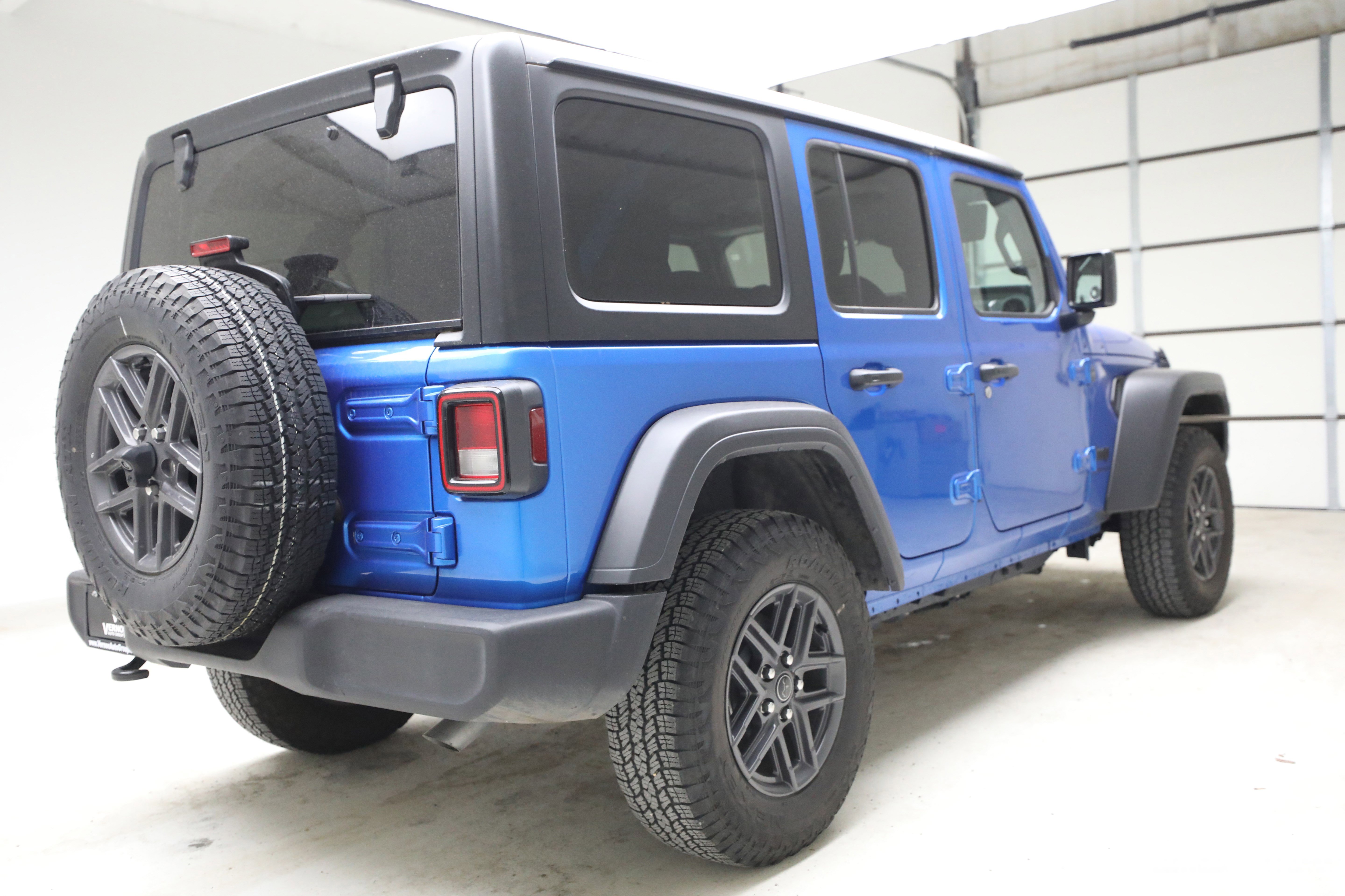 Used 2024 Jeep Wrangler Unlimited Sport AWD/4WD image 4