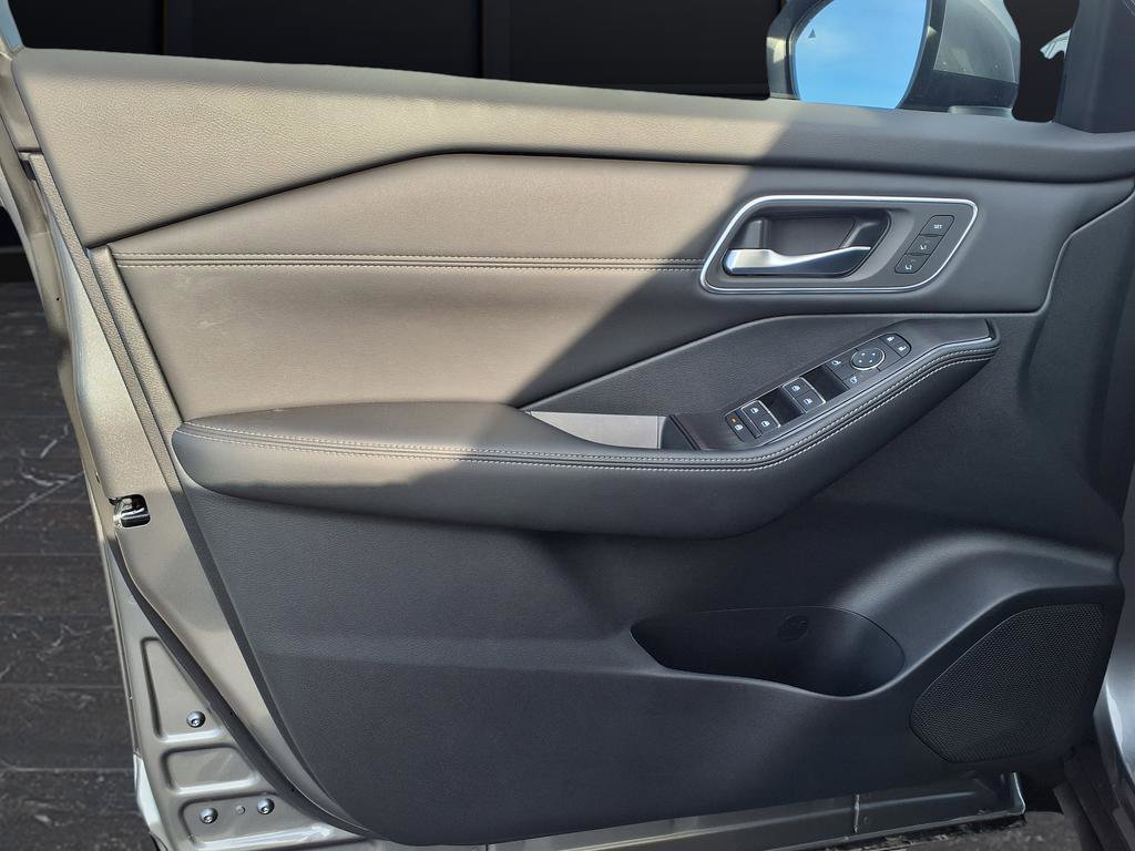 New 2026 Nissan Rogue Platinum w/ Platinum Premium Package image 13