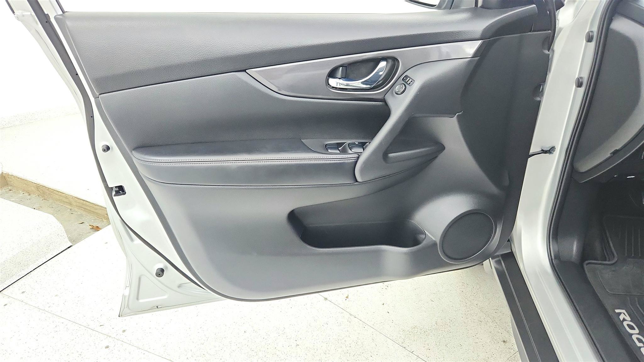 Used 2020 Nissan Rogue SV AWD/4WD image 25
