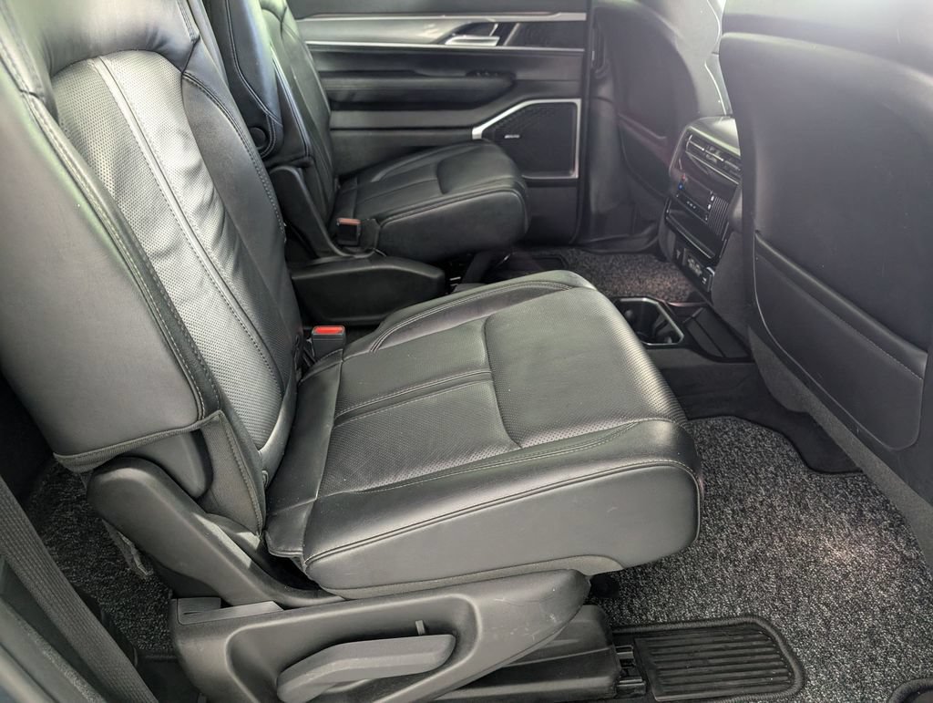 Certified 2022 Jeep Wagoneer Series III AWD/4WD image 33
