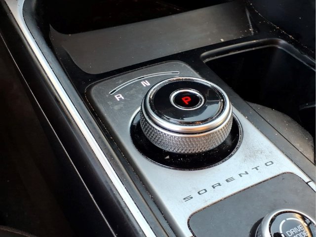 Used 2021 Kia Sorento S FWD image 11