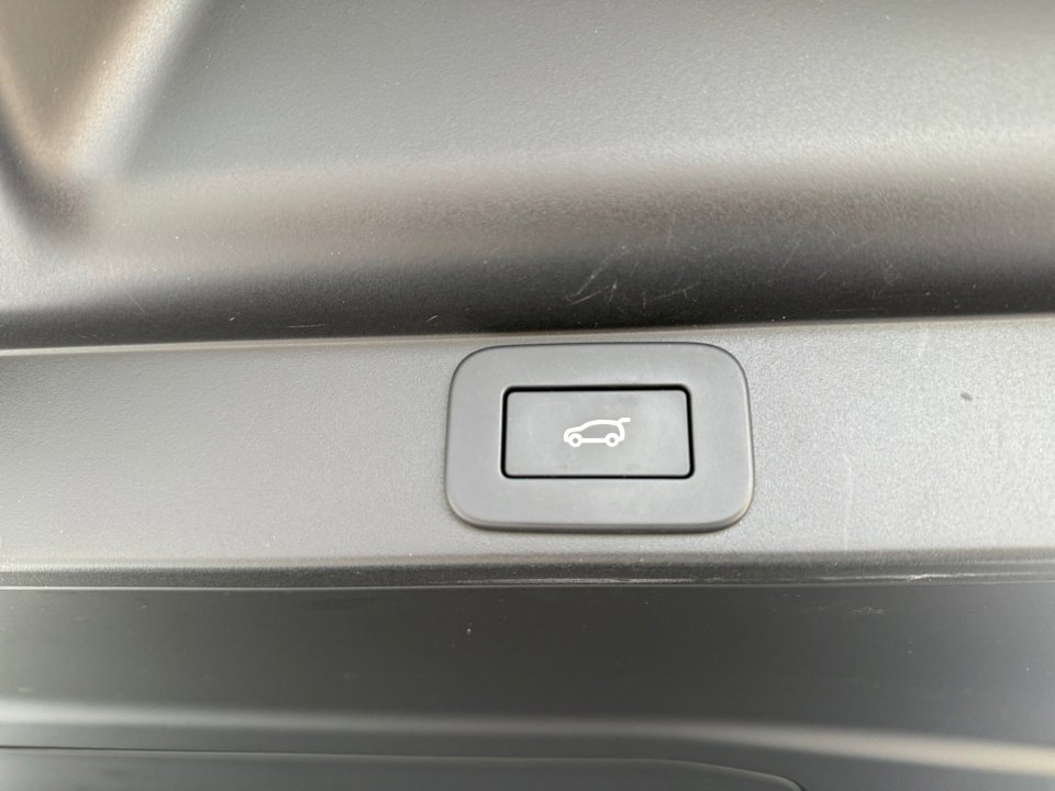 Used 2024 Land Rover Range Rover Long Wheelbase SE AWD/4WD image 12