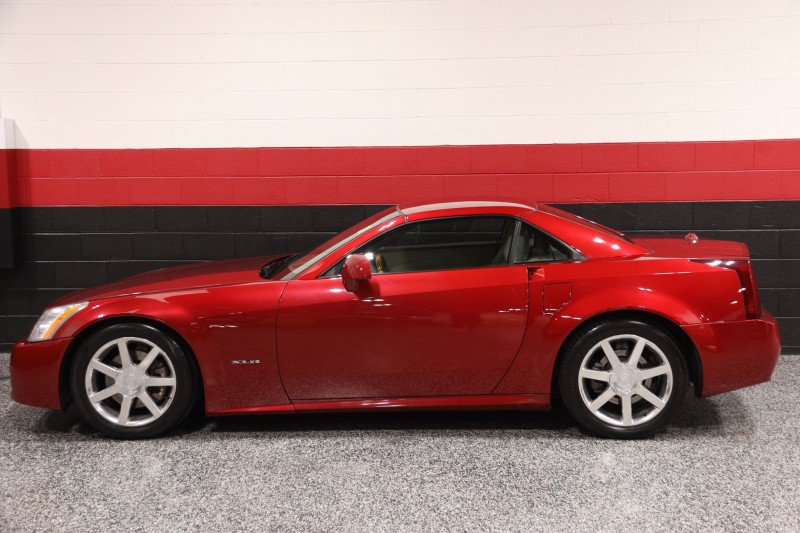 Used 2005 Cadillac XLR RWD image 23