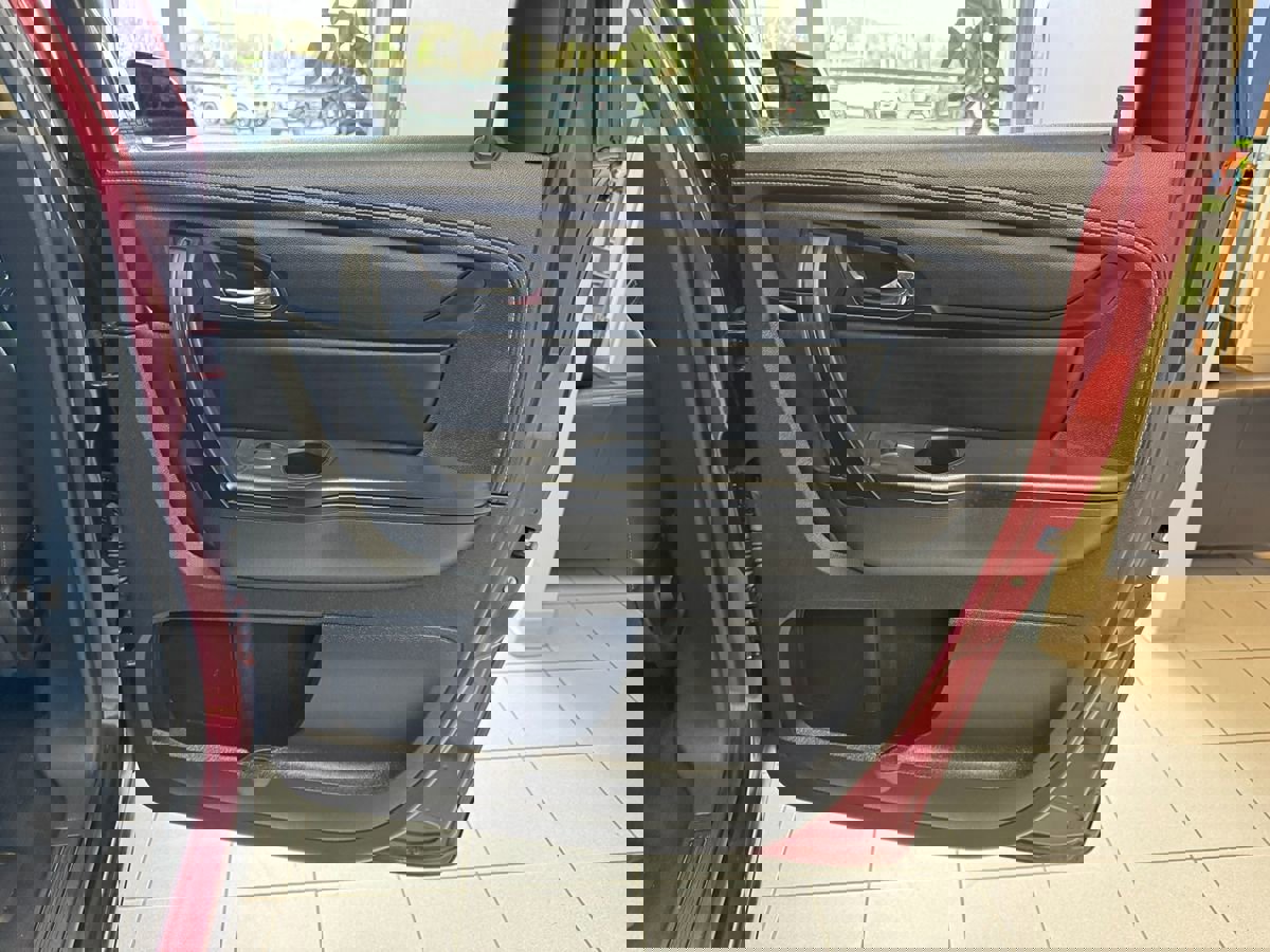 Used 2015 Chevrolet Traverse LT w/ Style and Technology Package image 46