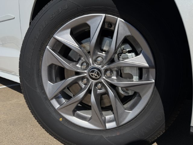 New 2026 Toyota Sienna XLE FWD image 9