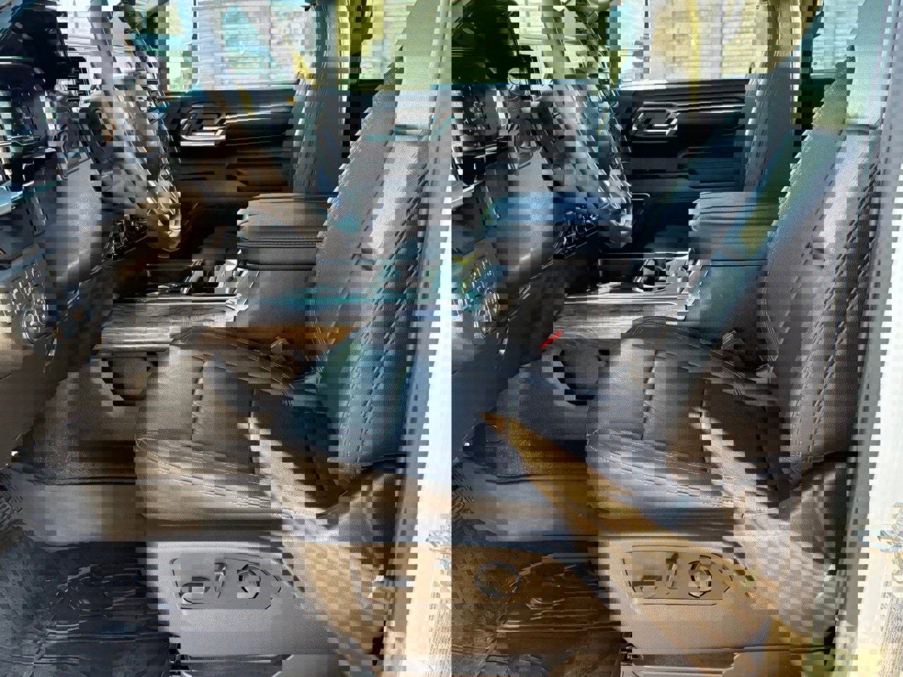 Used 2024 Chevrolet Silverado 3500 LTZ w/ LTZ Plus Package image 38