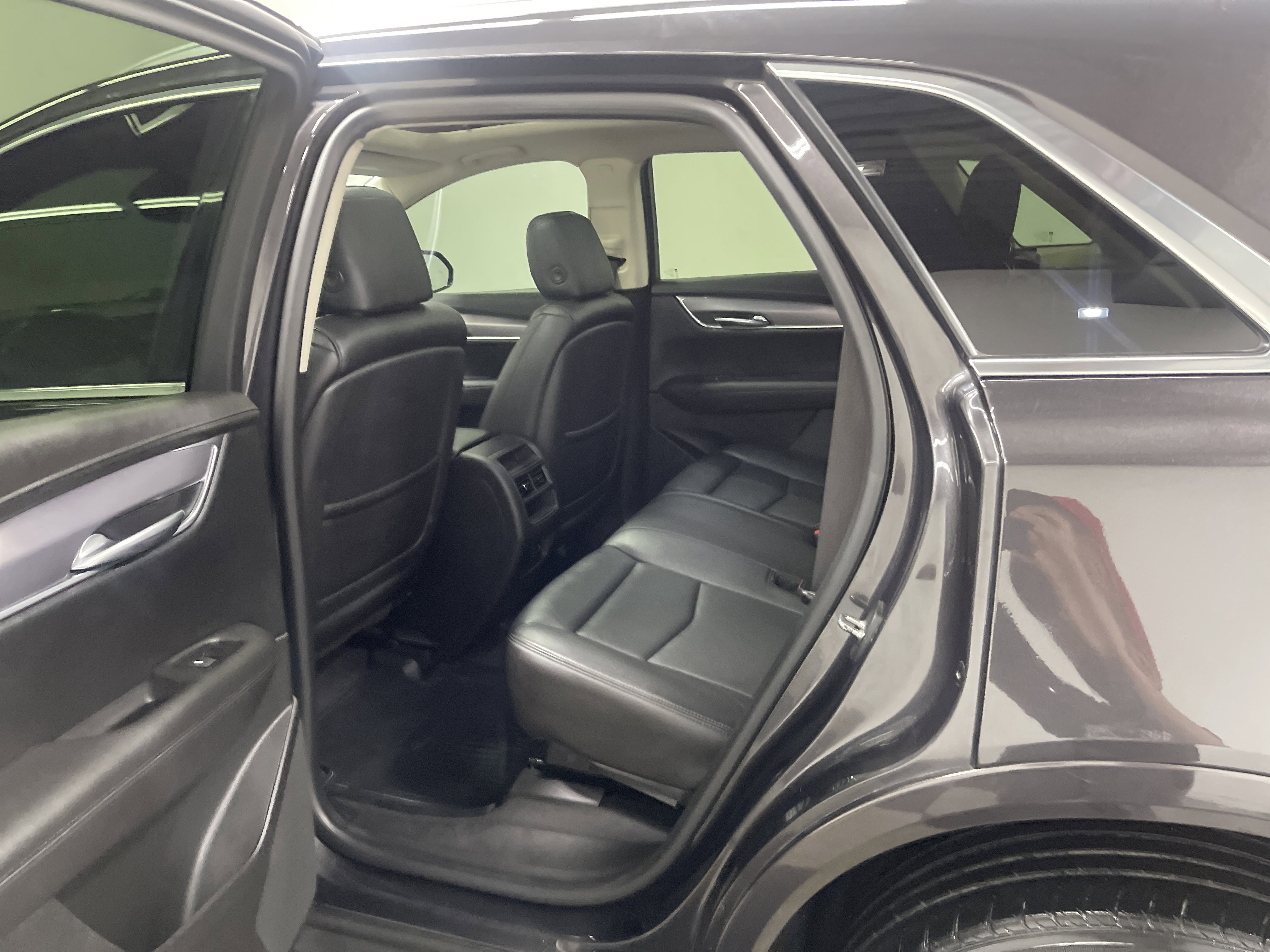 Used 2017 Cadillac XT5 Luxury w/ Driver Awareness Package image 13
