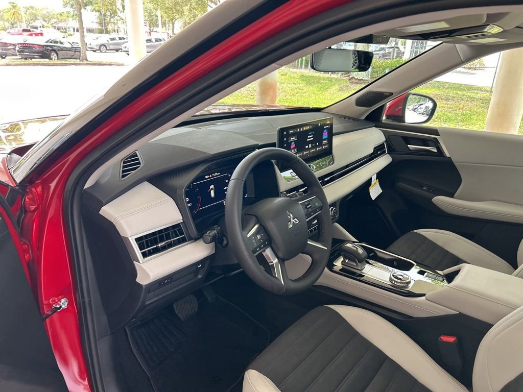 New 2025 Mitsubishi Outlander SE image 6