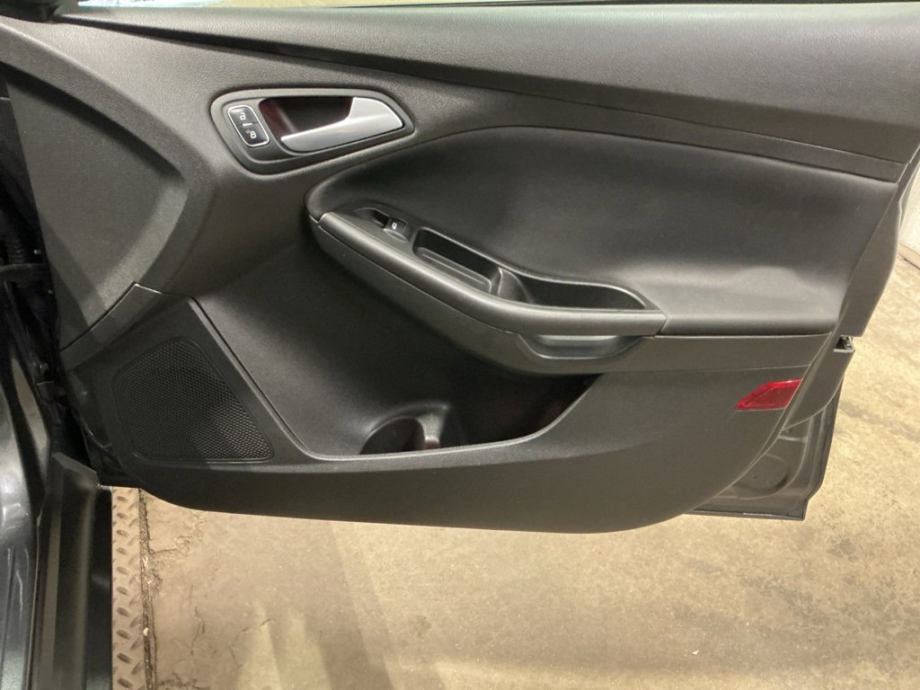 Used 2017 Ford Focus SEL image 25