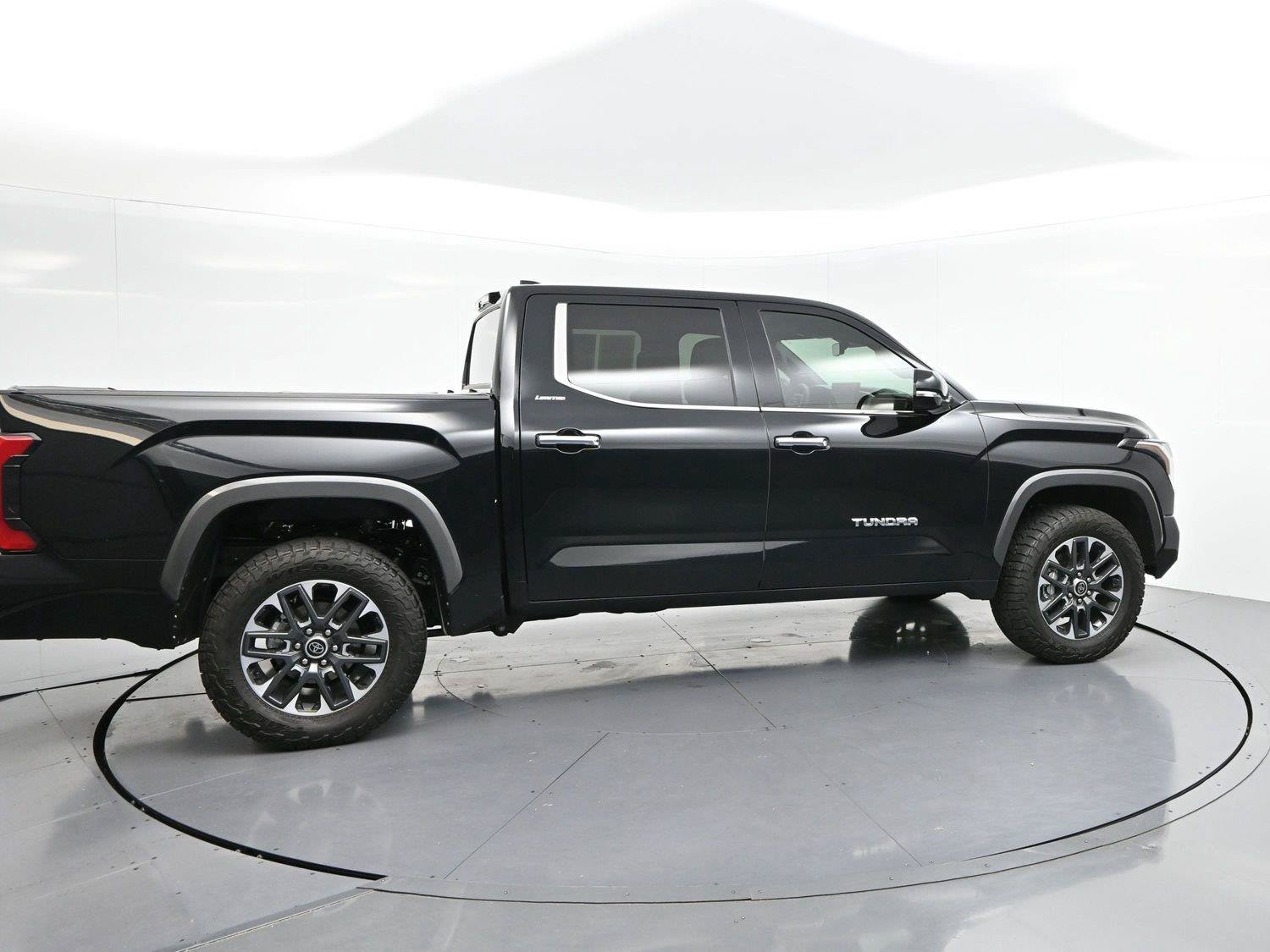 Used 2026 Toyota Tundra Limited AWD/4WD image 8