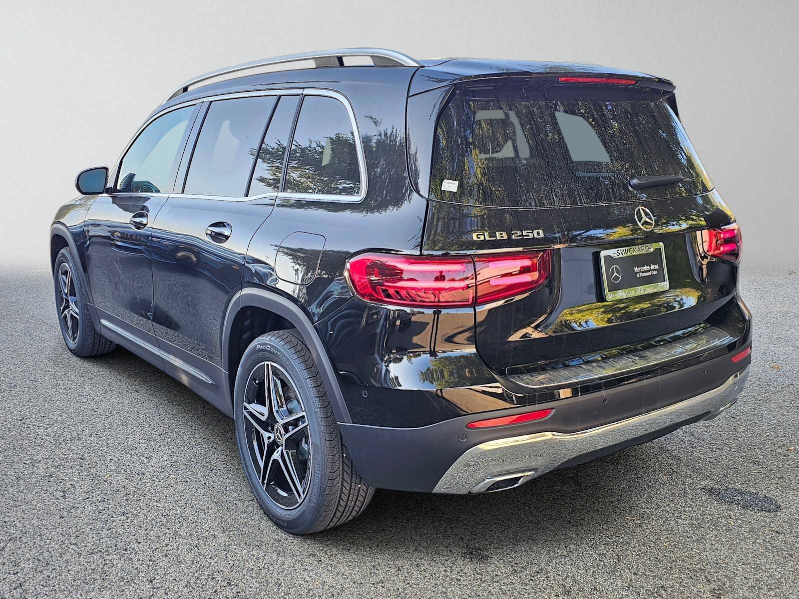 New 2026 Mercedes-Benz GLB 250 image 5