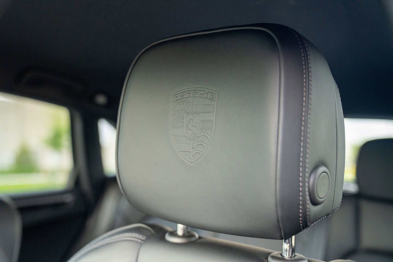 Certified 2023 Porsche Macan AWD/4WD image 13