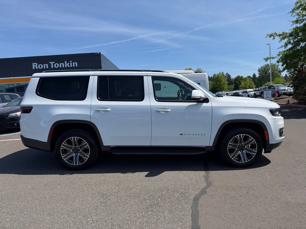 Used 2022 Jeep Wagoneer Series III w/ Flexible Seating Group AWD/4WD image 9