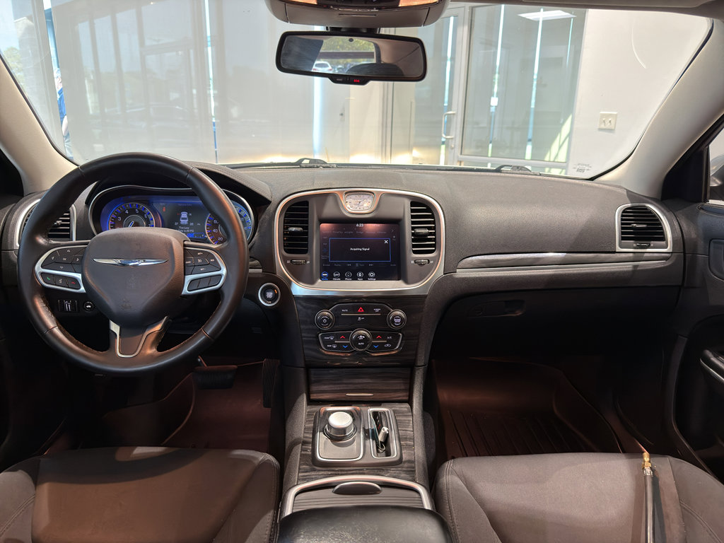 Used 2021 Chrysler 300 Touring w/ Driver Convenience Group image 15