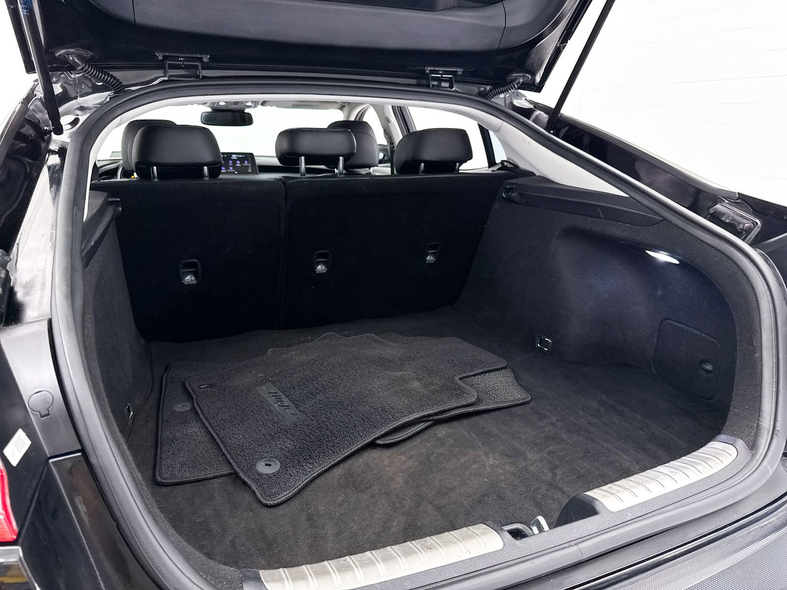 Used 2018 Kia Stinger Premium image 35