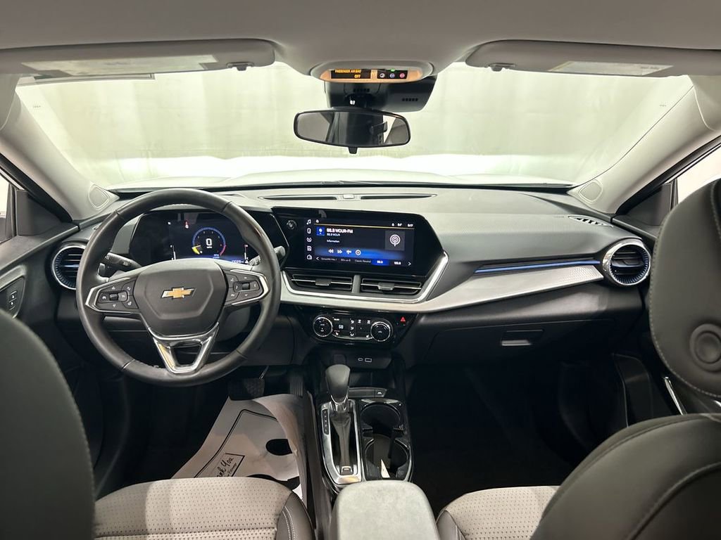 Certified 2024 Chevrolet Trax LT w/ Driver Confidence Package image 18