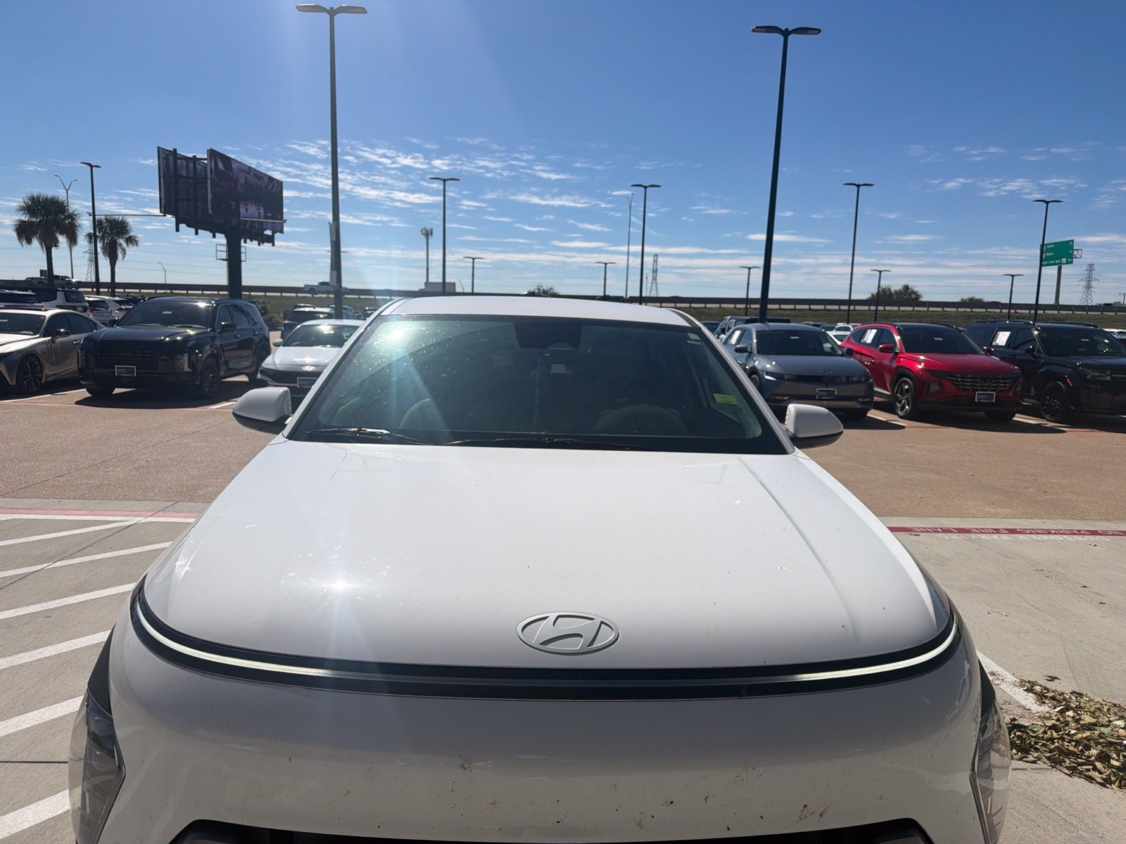 Used 2025 Hyundai Kona SE FWD image 2