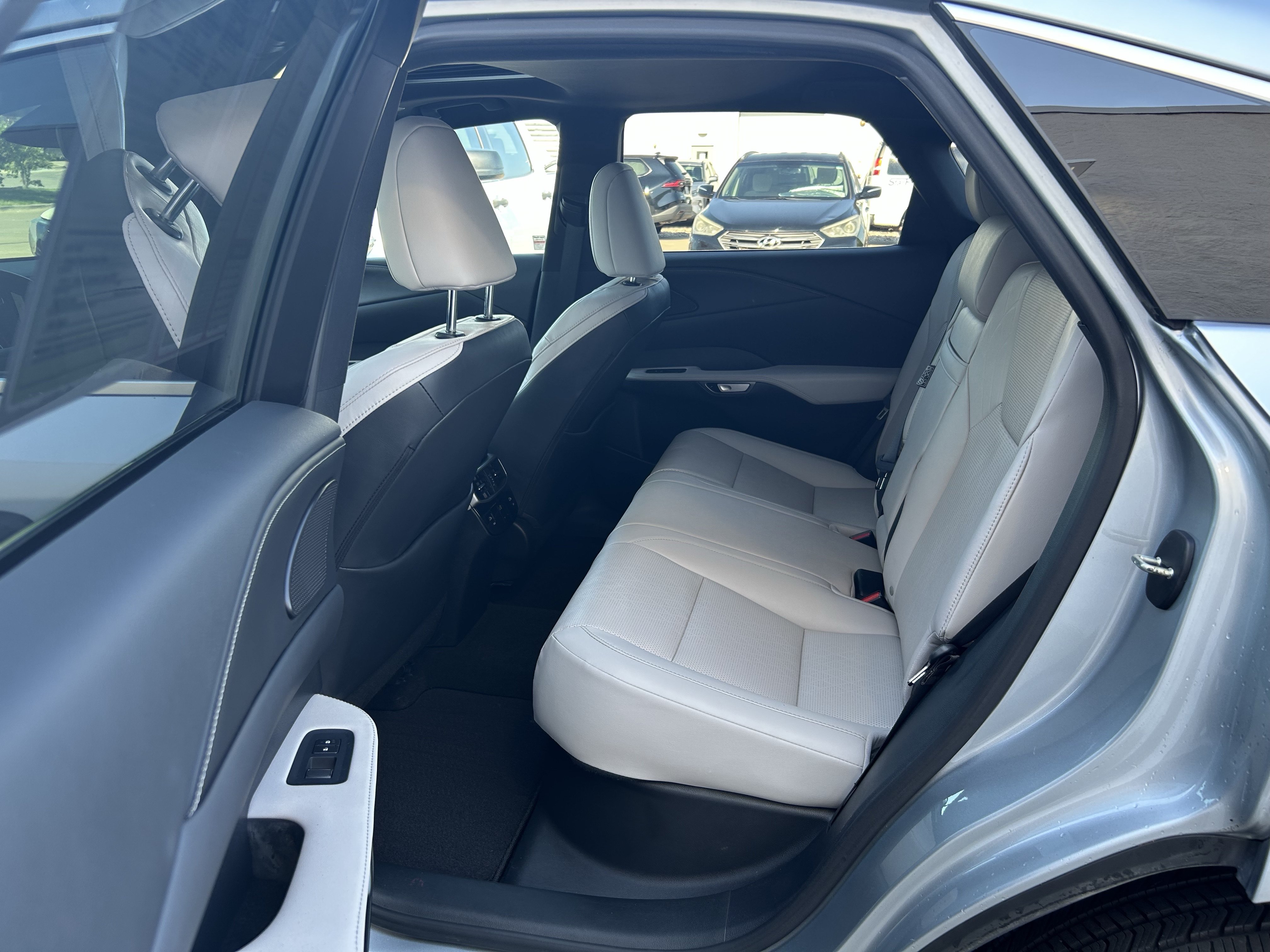 Used 2023 Lexus RX 350 Premium Plus w/ Accessory Package AWD/4WD image 17