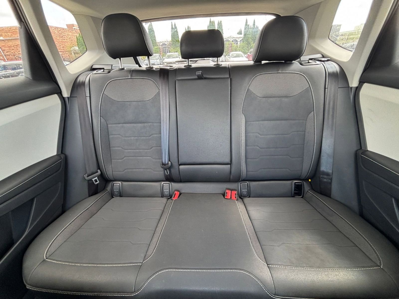 Used 2025 Volkswagen Taos SE FWD image 39