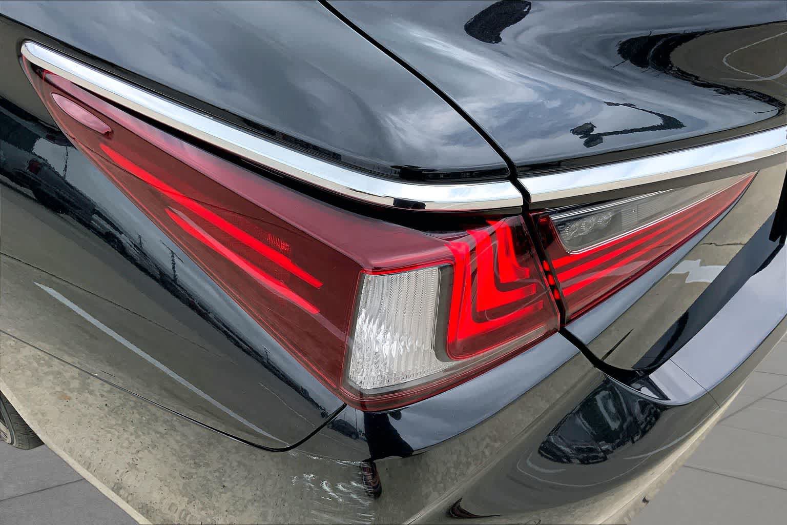 Used 2022 Lexus ES 350 w/ Premium Package FWD image 28
