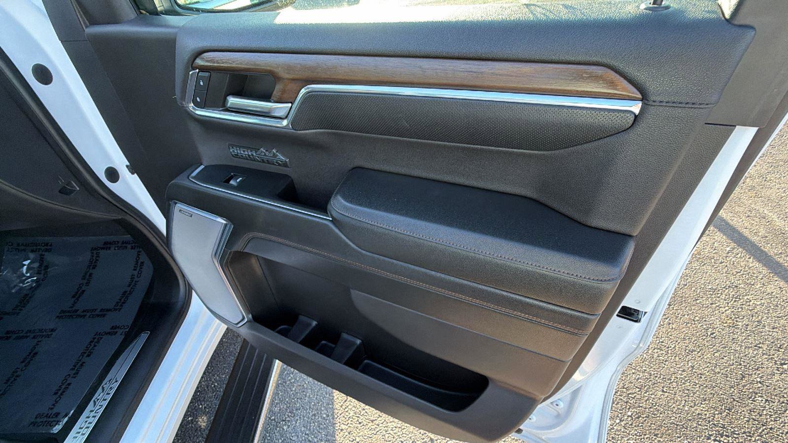 Certified 2023 Chevrolet Silverado 1500 High Country w/ High Country Premium Package AWD/4WD image 16