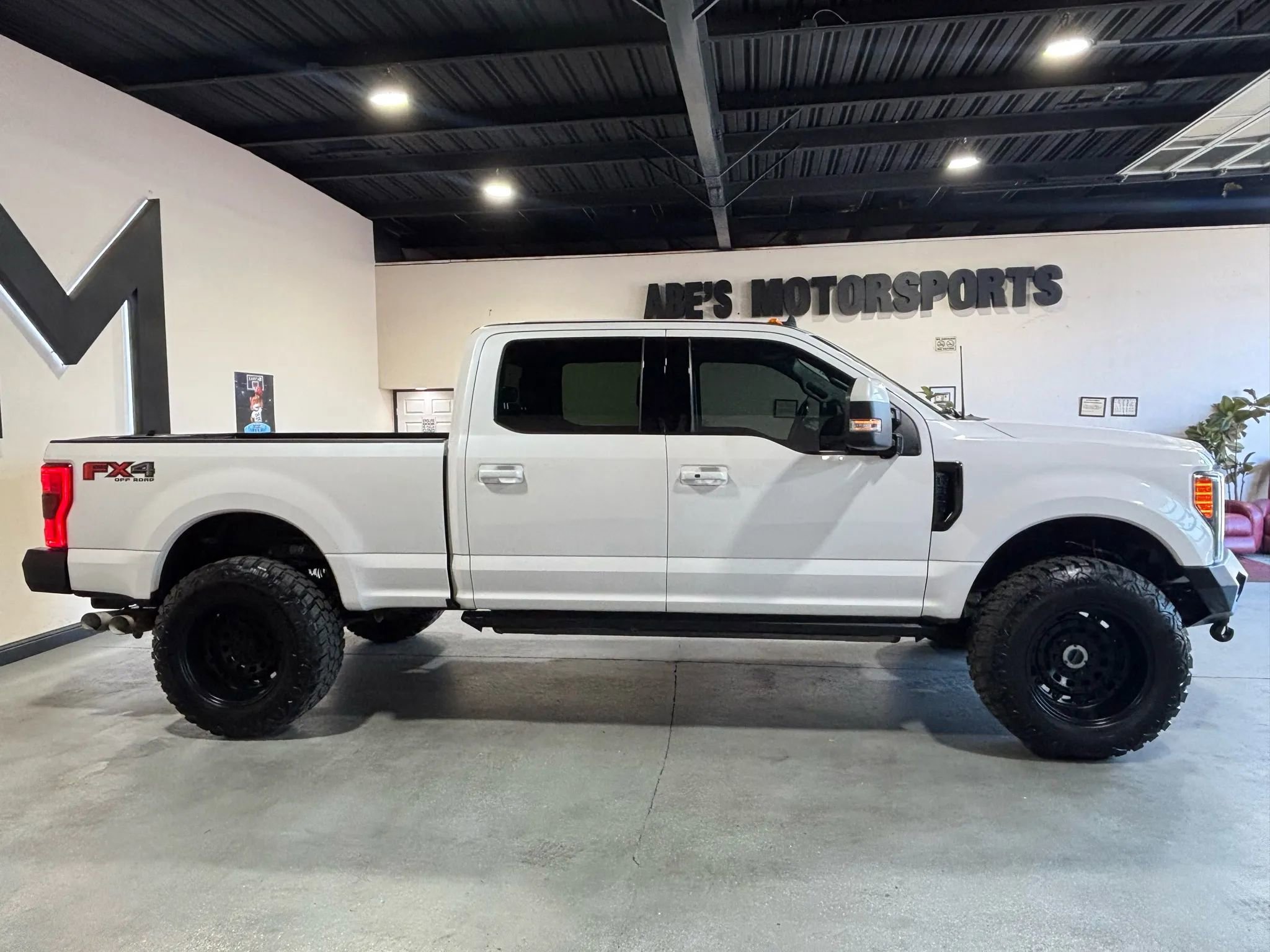 Used 2019 Ford F350 Lariat w/ Lariat Ultimate Package image 5
