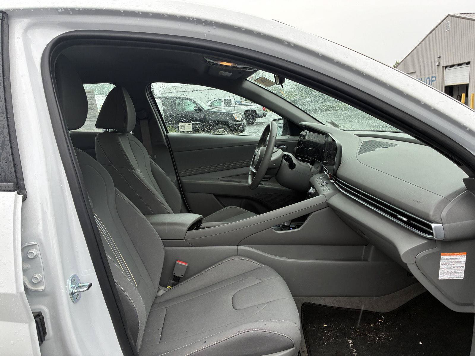 Used 2025 Hyundai Elantra SEL FWD image 9