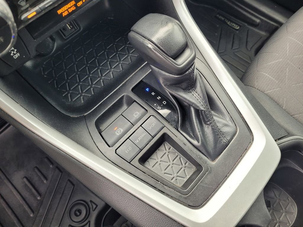 Used 2019 Toyota RAV4 XLE w/ Carpet Mat Package image 18