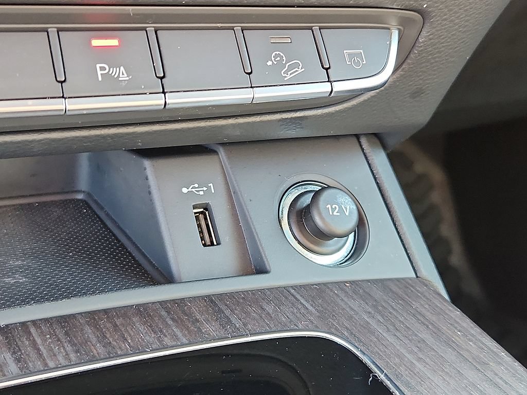Used 2024 Audi Q5 Premium AWD/4WD image 26