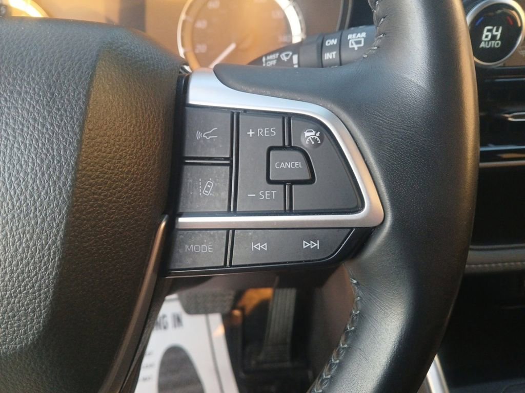 Used 2023 Toyota Highlander L image 23