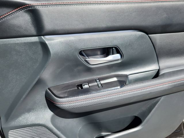 Certified 2025 Nissan Kicks SR AWD/4WD image 14