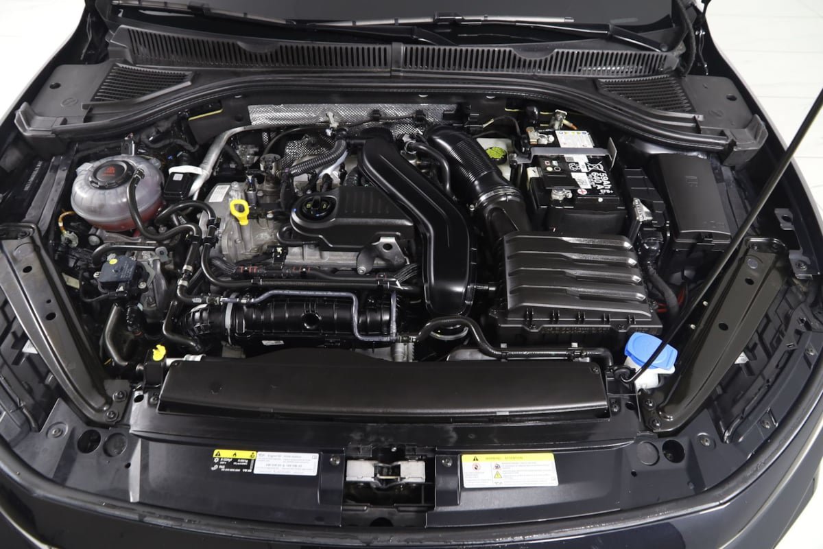 Used 2025 Volkswagen Jetta SE w/ Sunroof Package FWD image 49
